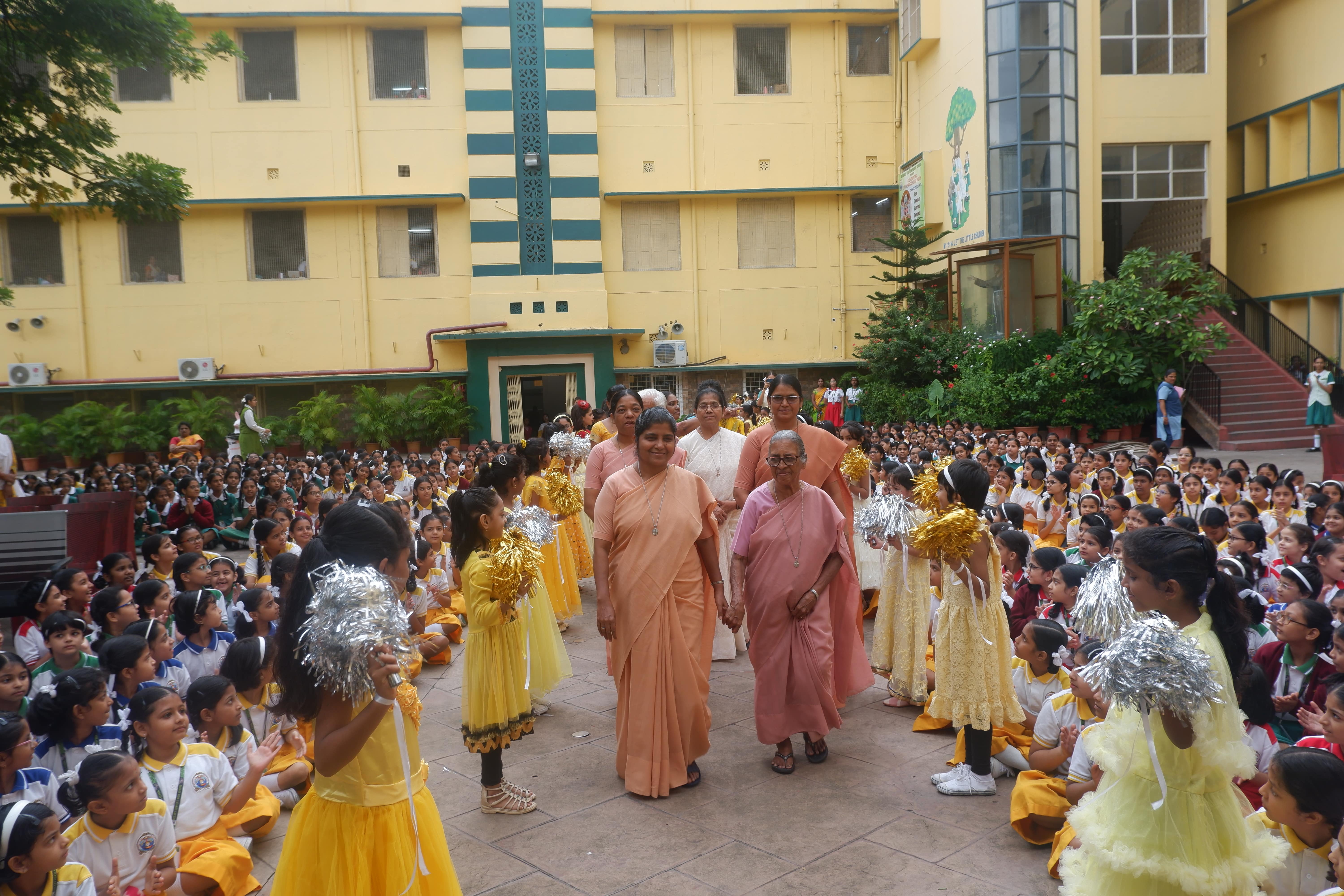 YELLOW HOUSE DAY-2024